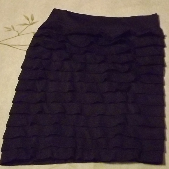 New Ruffled Bodycon Mini Skirt - Picture 2 of 4